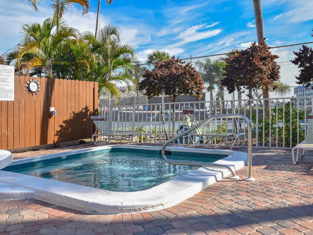 Knot A Care Remodeled Direct Water Access Condo With Ocean And Pool Views Now Sleeps Six Marco Island Exterior photo